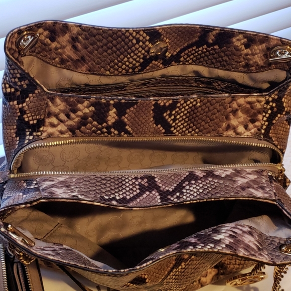 Michael Kors snakeskin handbag and clutch wallet - Picture 2 of 4